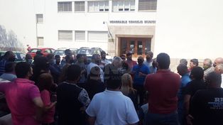 Taxistas autoconvocados presionan al Concejo por Uber e instalarán una carpa