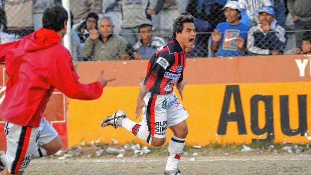 Cristian Díaz anotó el gol que le dio el ascenso a Patronato.
