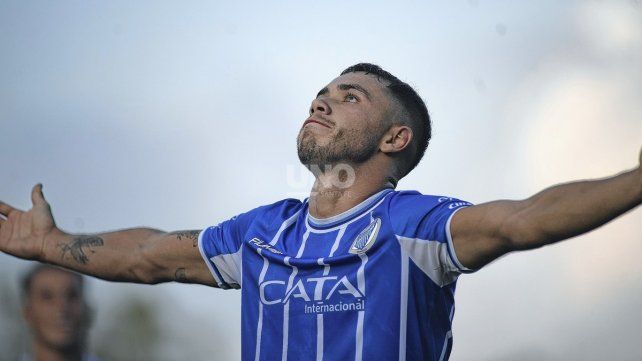 Godoy Cruz venció sobre la hora a Lanús y sigue puntero
