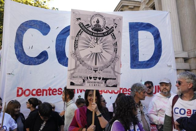 Docentes universitarios rosarinos ratificaron el paro de cuatro días y reclaman suba del 53,8%