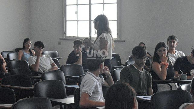 Docentes universitarios paran este jueves