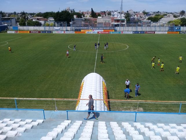 Juventud Unida y Atlético Paraná igualaron en el duelo provincial