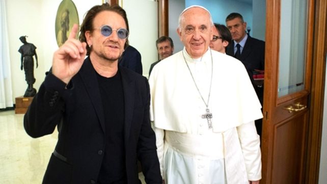 Bono y Francisco. Es un hombre extraordinario para tiempos extraordinarios