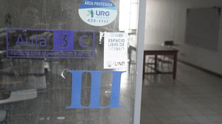El paro lanzado por docentes e investigadores de la UNR dejó vacías las aulas de la UNR.