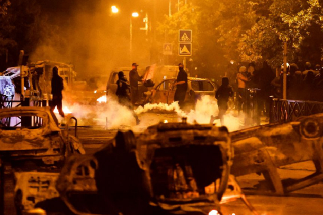 La noche del viernes al s&aacute;bado result&oacute; la m&aacute;s violenta de todas desde que el martes comenzaron las protestas por la muerte de Nahel.&nbsp;