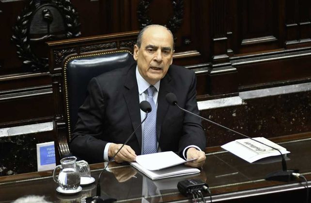 Guillermo Francos debe responder más de mil preguntas de los senadores.