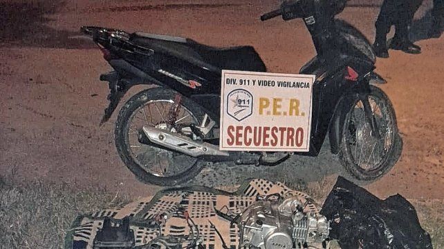 Arrebatadores fueron perseguidos y en la fuga dejaron la motocicleta