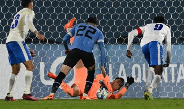 Santiago Mele jugó el segundo tiempo en la victoria de Uruguay ante Cuba