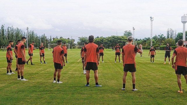 Colón: Delfino arma los 11 para visitar a Estudiantes (RC)