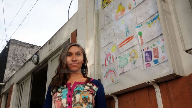 Seis vitrinas exhiben el arte y las creaciones de los niños del oeste