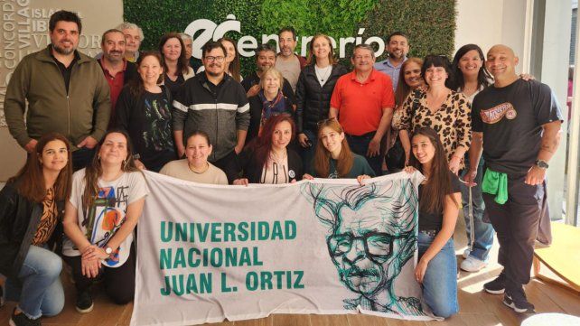 Comitiva de Humanidades espera el tratamiento de la creación de la Universidad Nacional Juan L. Ortiz.