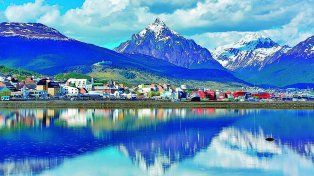 Desde esquí y travesías en trineo hasta navegación por el Canal Beagle, Tierra del Fuego ofrece distintas experiencias para disfrutar en un viaje.