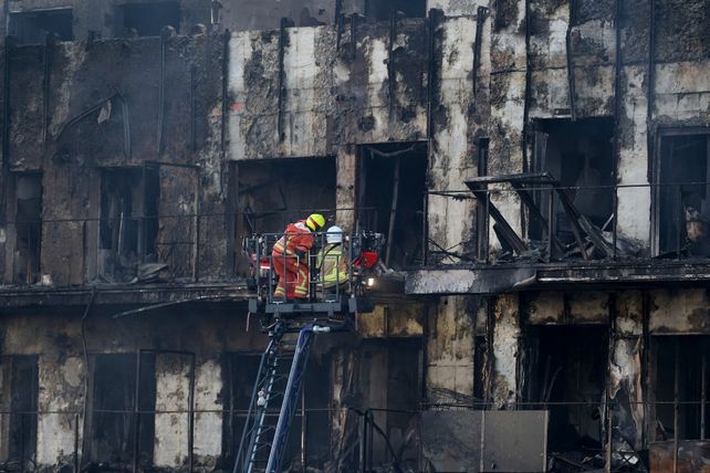 Discuten la causa del incendio que destruyó una torre en Valencia