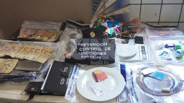 Cinco detenidos con drogas, dinero y armas de fuego