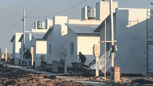 La provincia realizó convenios para construir nuevas viviendas. Las mismas
