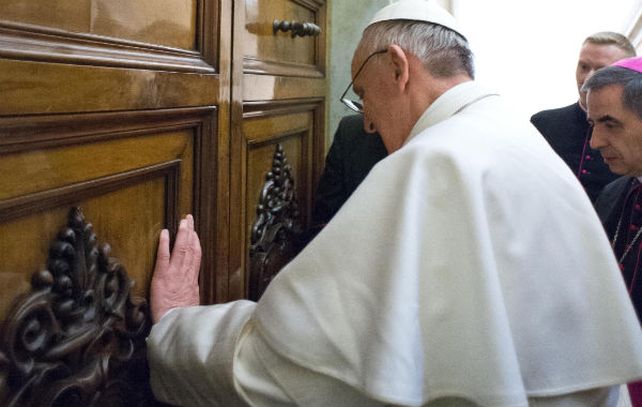 Mudanza. El Papa abre las puertas de su futura residencia en el Vaticano.