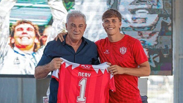 Nery Pumpido se mostró muy feliz de pasar por Unión para poder conversar con una gran cantidad de jugadores y jugadoras del club.