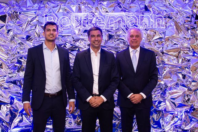 Volkswagen inaugura la concesionaria más gran de la Argentina