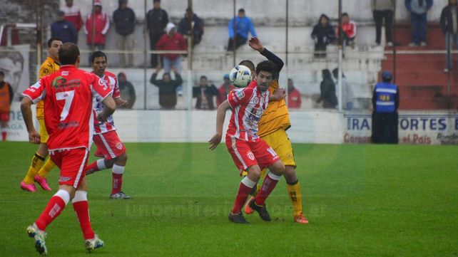 El Decano debutó con una derota ante Flandria como local