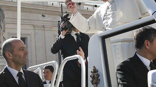 El Papa también celebró el amor en Twitter: Unidos en matrimonio serán felices