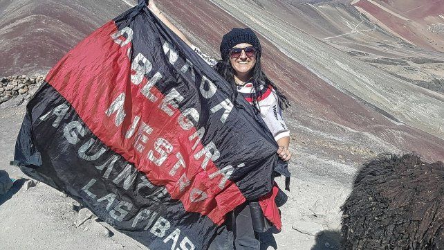 Melina Portillo en el tour a la montaña de los siete colores con la pilcha de Patronato.