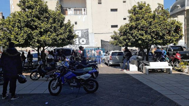 Polo Obrero en manifestación frente a la Municipalidad de Paraná.