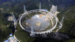 China desaloja a nueve mil personas para buscar alienígenas
