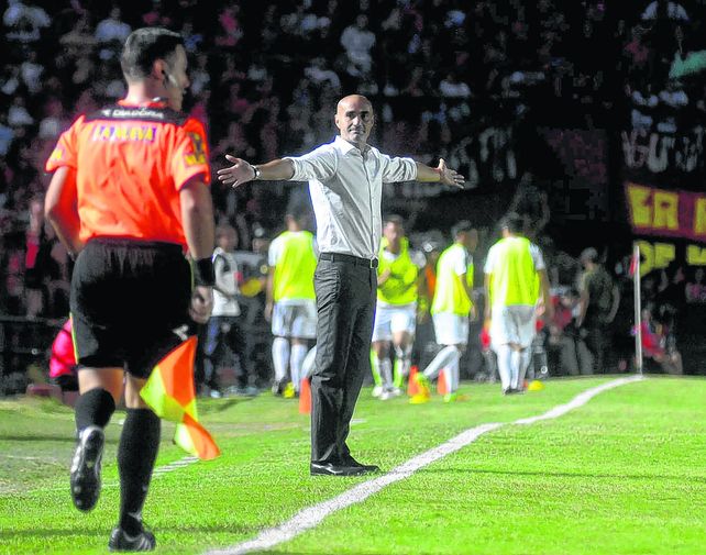 Con los brazos abiertos. Montero espera llegar a un acuerdo con los dirigentes auriazules para ponerse a trabajar cuanto antes en el rearmado del equipo.