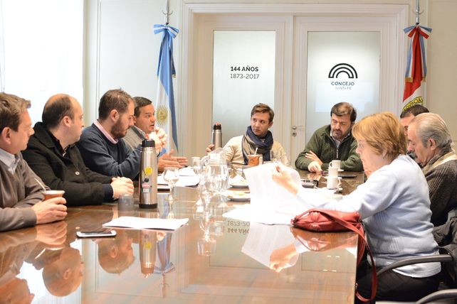 Candioti Sur: vecinos preocupados por la venta de terrenos se reunieron con concejales