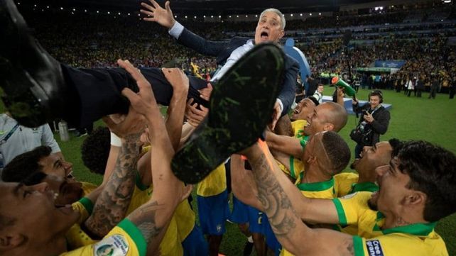 Tite: Messi debería respetar un poco más y aceptar los fallos