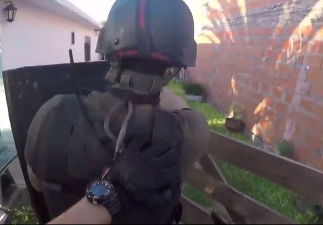 Video: personal policial secuestró cocaína y marihuana en Roldán