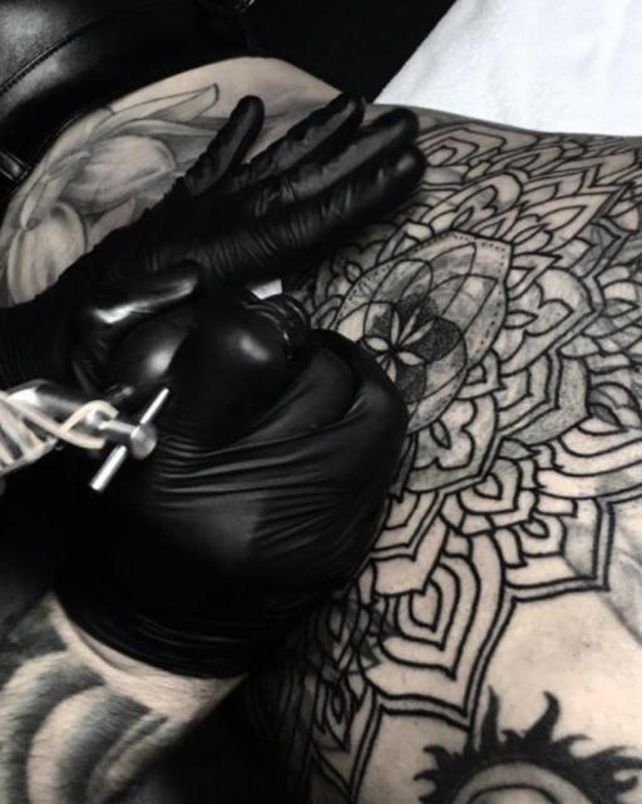 Sesiones y sesiones. Los trabajos del nuevo tatuaje