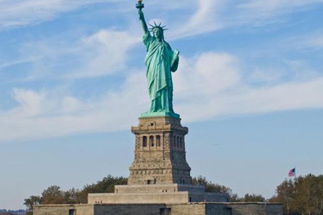 Evacuaron la Estatua de la Libertad tras hallar un paquete sospechoso