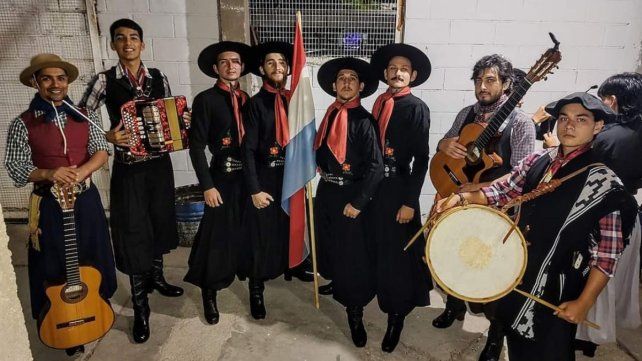 Bailarines de La Delfina