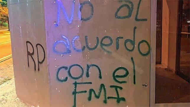 Piden la libertad de detenido por pintar contra el FMI&nbsp;