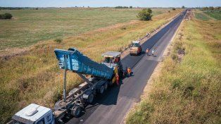 Avanza en la rehabilitación de la ruta provincial 32, desde la rotonda próxima a la ciudad de Crespo hasta la intersección con la ruta nacional 18