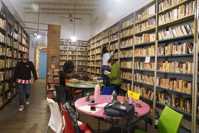 La biblioteca Storni, un “texto vivo” compuesto por libros y actividades.