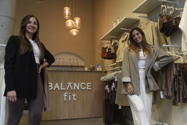 Victoria Magnani y Camila Ghidinelli fabrican ropa deportiva con diseño urbano.