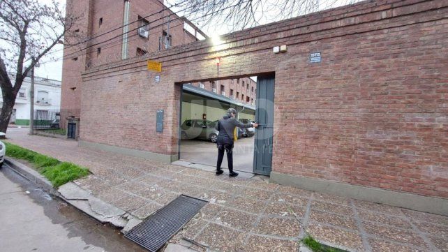 Bº República del Oeste: rompieron el portón eléctrico de una cochera y se robaron una moto