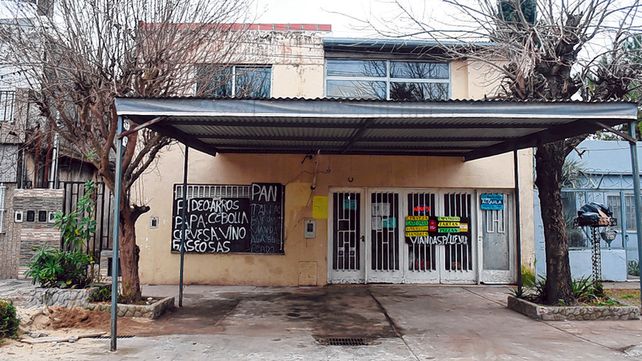Gálvez al 5900. Los impactos contra el almacén fueron realizados alrededor de las 3 de la mañana del sábado.