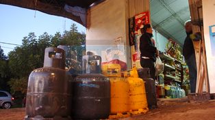 A diario, un centenar de familias compran la garrafa social de $16