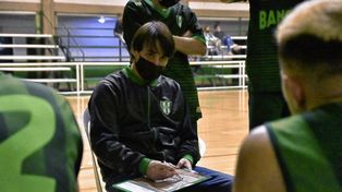 Román Núñez, el DT de Bancario, señaló que la defensa es una de las principales virtudes del equipo.