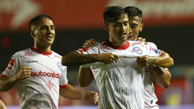 Pisculichi le dio el triunfo a Argentinos, que se ilusiona con la Copa
