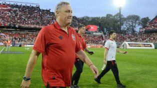 Los malos resultados de Lunari pusieron a la dirigencia de Newells en la búsqueda de un DT.