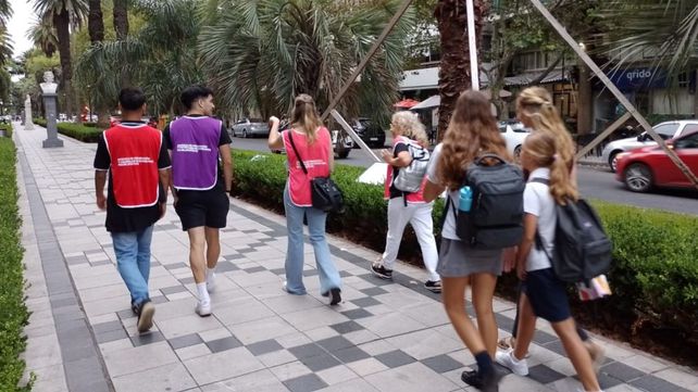 Los tradicionales festejos de jóvenes que comienzan el último año de secundaria comenzaron de forma pacífica