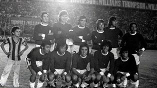 El combinado de Rosario que en abril de 1974 bailó a la selección argentina en Newells. Esa noche jugó el Trinche.