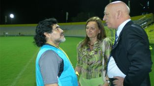 Bonfatti junto a Maradona