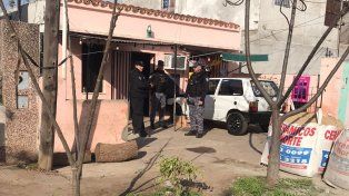 Tensión en Herrera al 1500. La policía detuvo a un hombre que amenazó con arma de fuego a policías del Comando Radioeléctrico.&nbsp;
