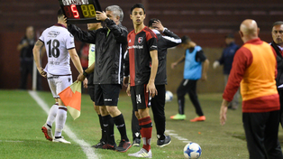 El delantero está por ingresar para jugar sus únicos minutos en la primera de Newells.
