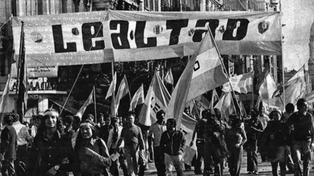 Día de la lealtad: manifestación del 17 de octubre de 1945 en apoyo a Juan Domingo Perón en Plaza de Mayo. 